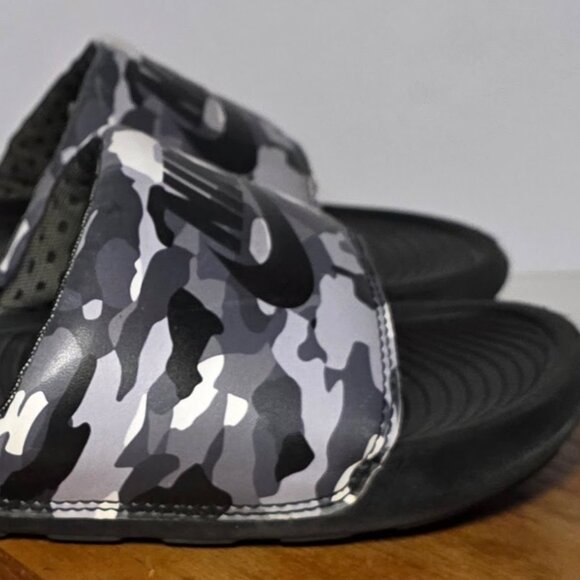 Nike Mens Black and Gray Camouflage Pattern Slip on Slide Sandals Size 8 - Picture 9 of 10